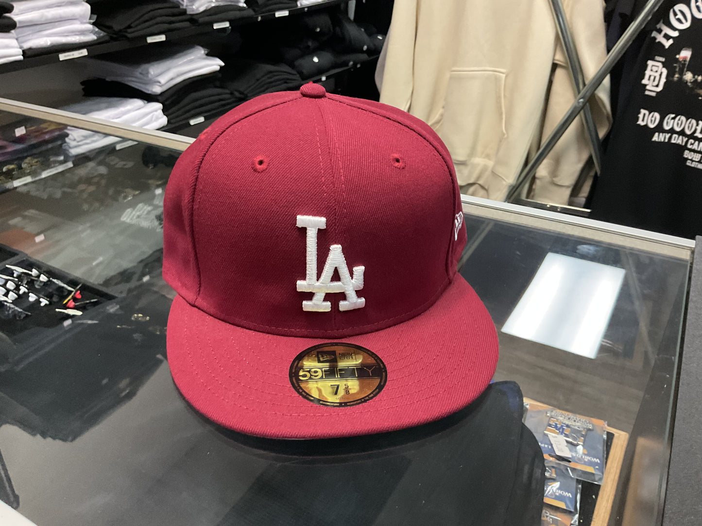 NEW ERA LOS ANGELES DODGERS BURGUNDY WHITE FITTED HAT….