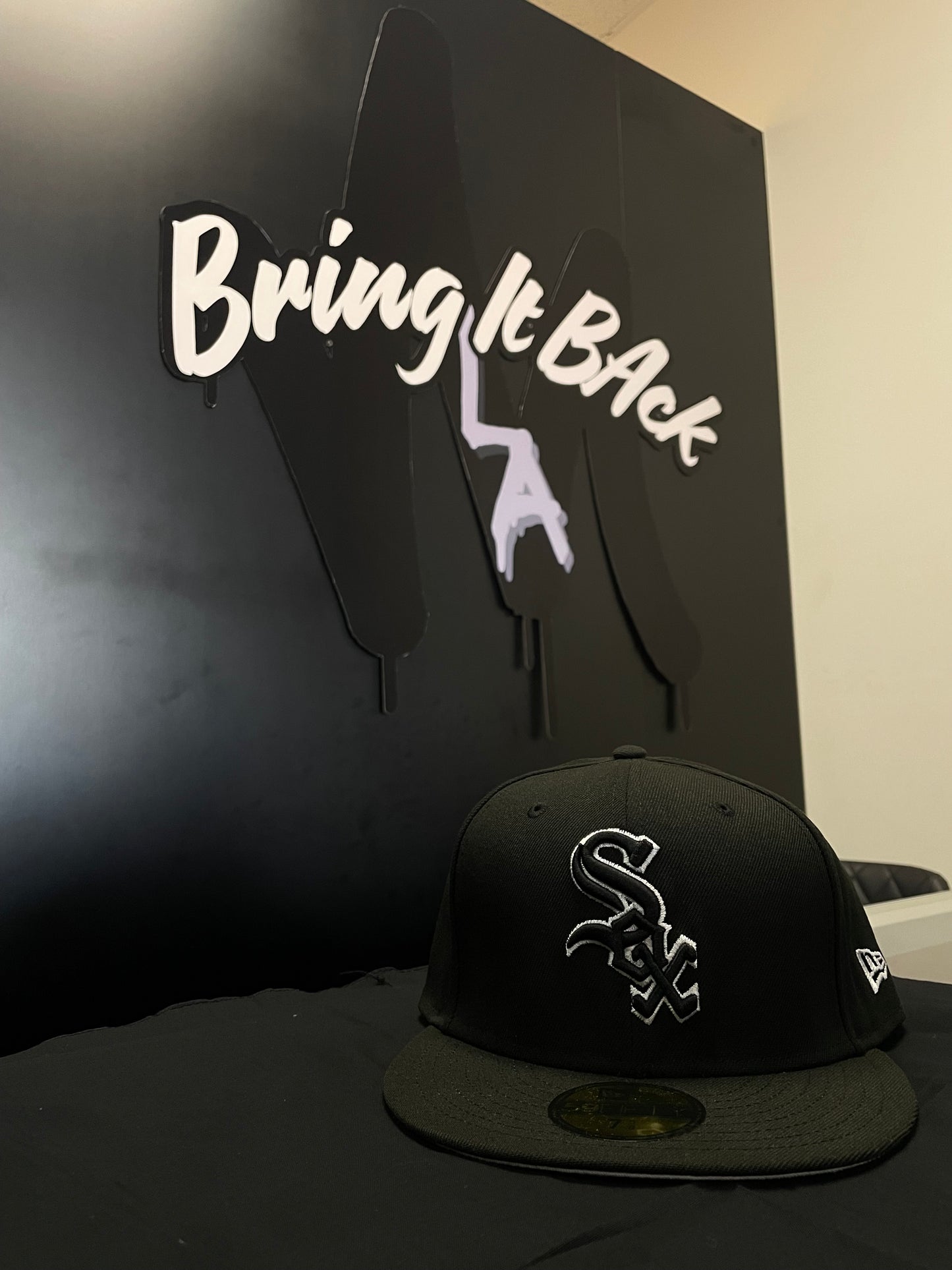 WHITE SOX HAT BLACK AND WHITE LOGO FITTED | MLB