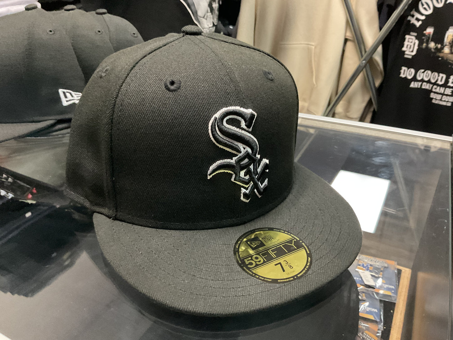 NEW ERA CHICAGO WHITE SOX BLACK FITTED HAT