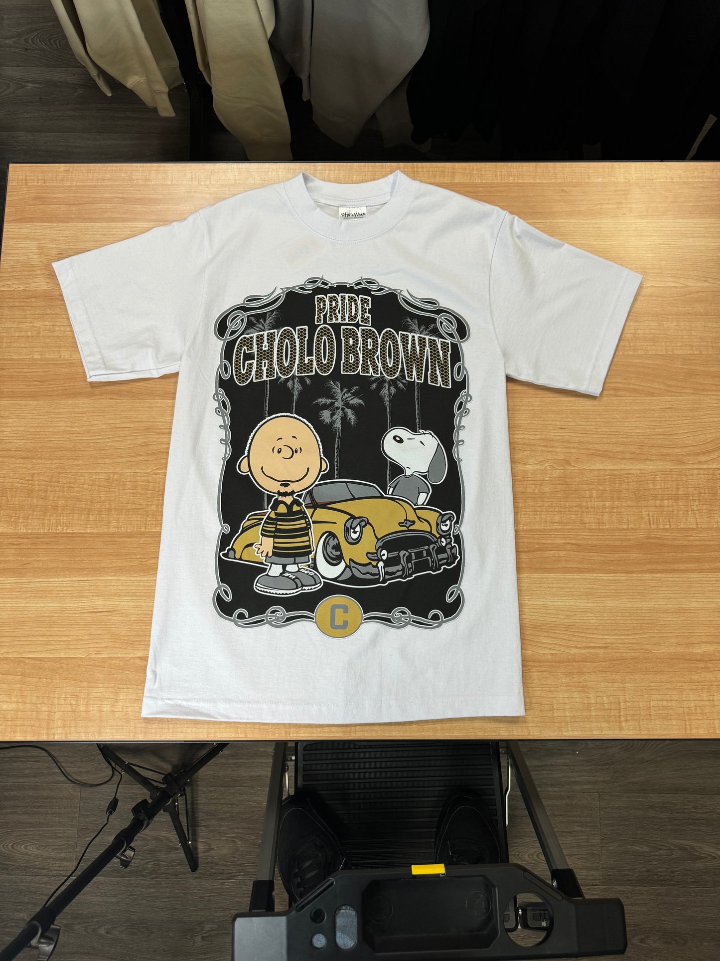 CHOLO BROWN GRAPHIC TEE White