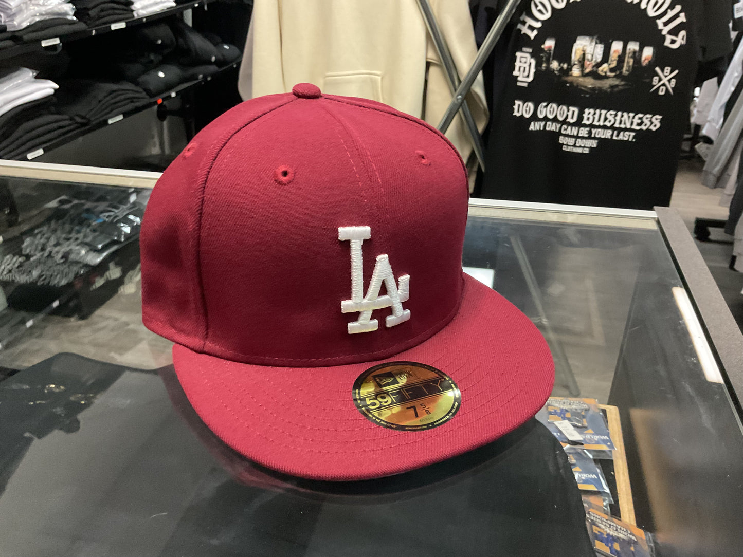 NEW ERA LOS ANGELES DODGERS BURGUNDY WHITE FITTED HAT….