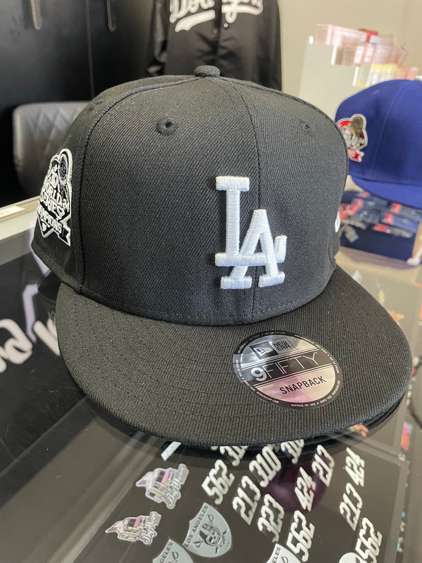 Los Angeles Dodgers New Era 2024 World Series Champions Side Patch 9FIFTY Snapback Hat - Black