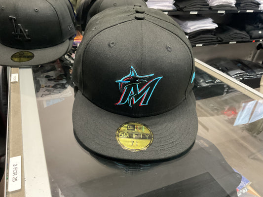 MIAMI MARLINS NEW ERA  FITTED BLACK HAT