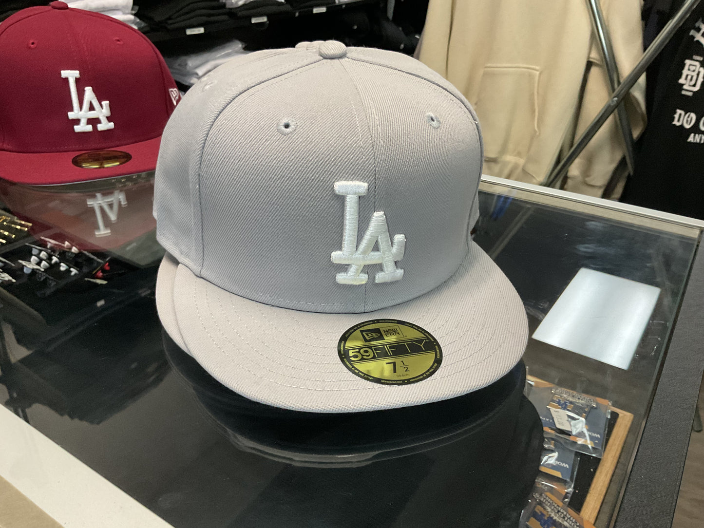 NEW ERA LOS ANGELES DODGERS STONE GREY/WHITE  FITTED HAT….