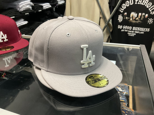 NEW ERA LOS ANGELES DODGERS STONE GREY/WHITE  FITTED HAT….