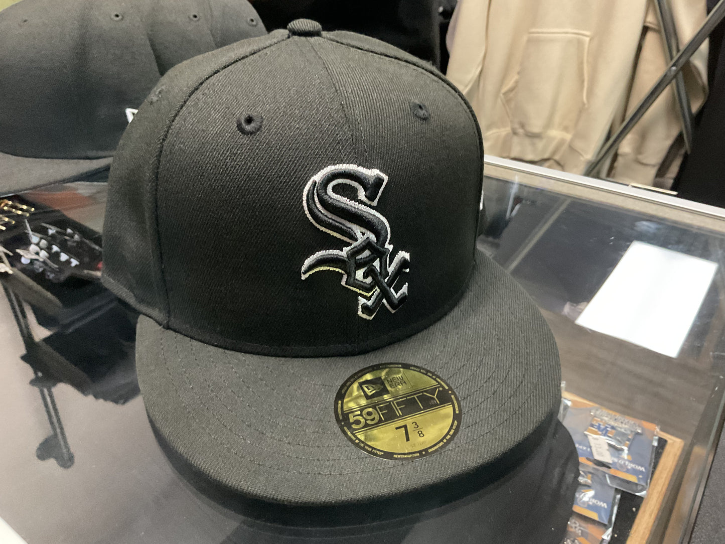 NEW ERA CHICAGO WHITE SOX BLACK FITTED HAT