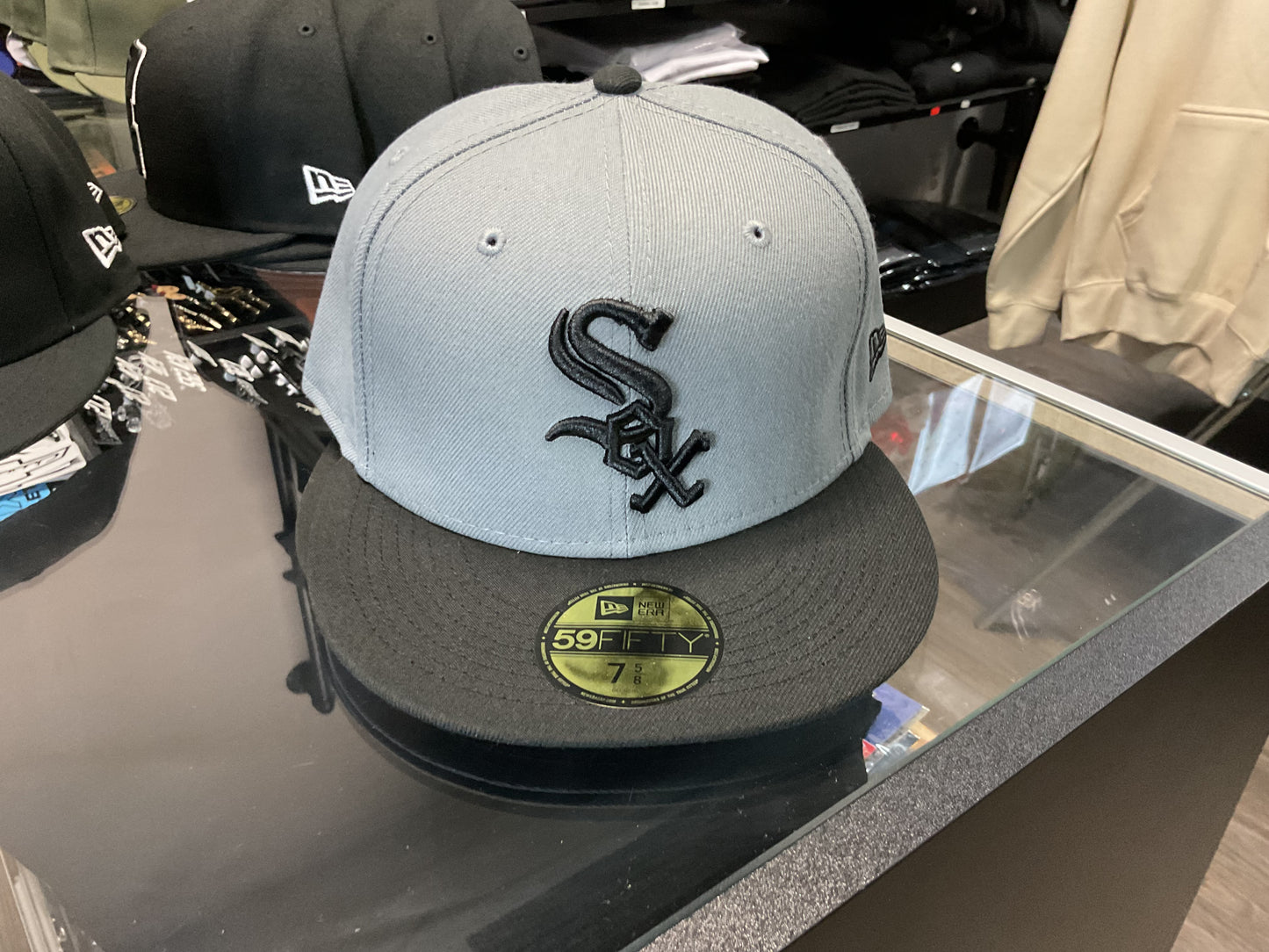 NEW ERA CHICAGO WHITE SOX BLACK/GREY FITTED HAT