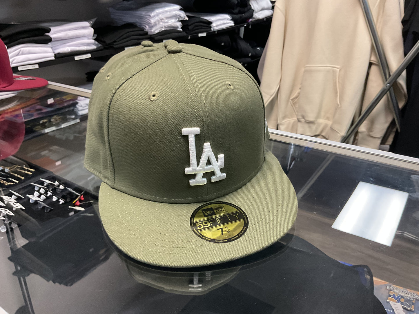 NEW ERA LOS ANGELES DODGERS OLIVE GREEN/WHITE  FITTED HAT….