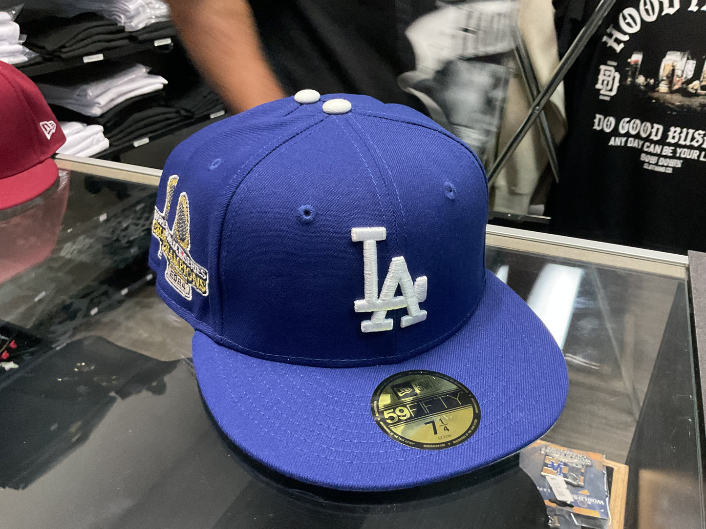 NEW ERA LOS ANGELES DODGERS WORLD SERIES BLUE/WHITE  FITTED HAT….