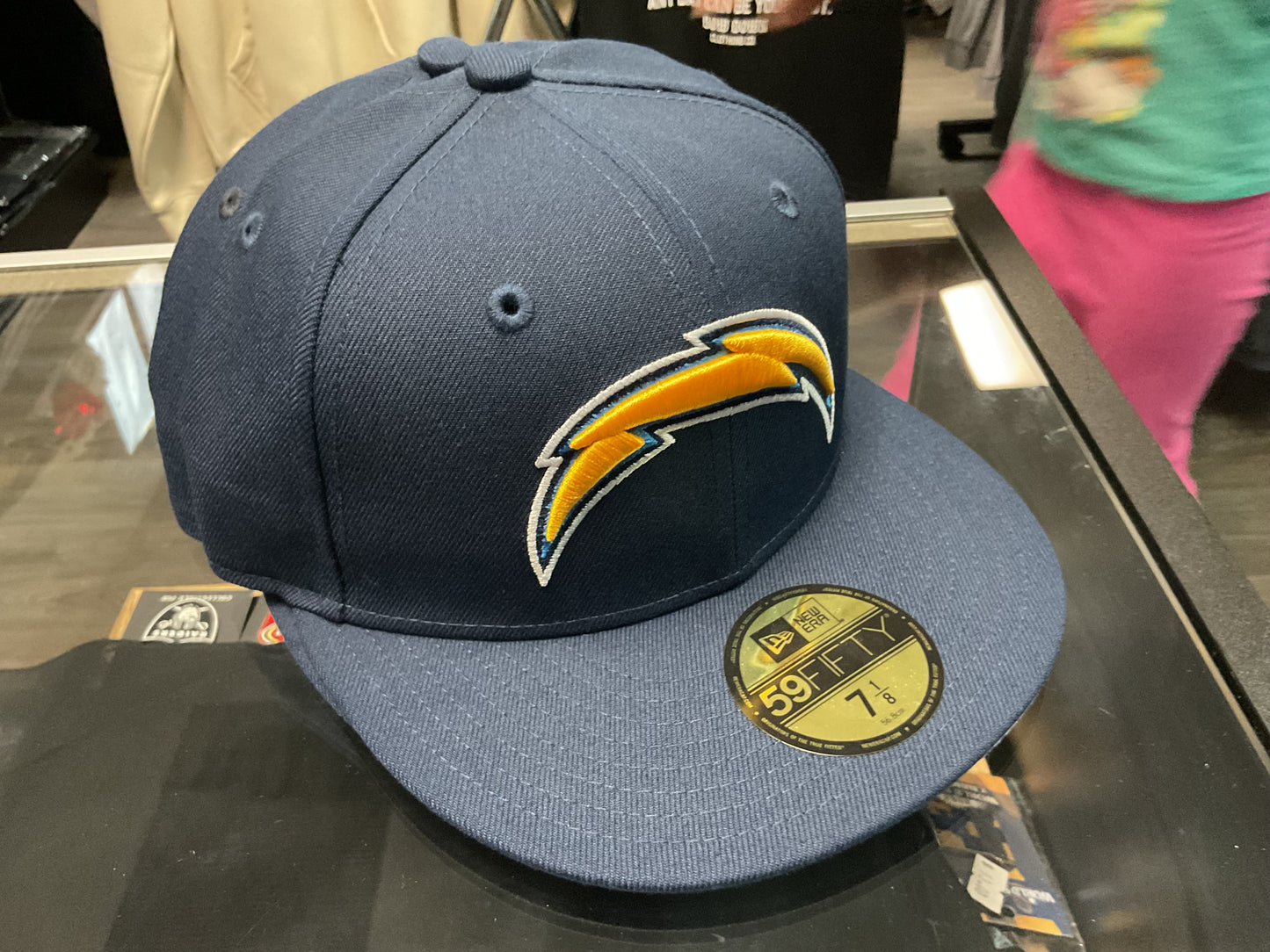 NEW ERA LOS ANGELES CHARGERS NAVY BLUE  FITTED HAT….