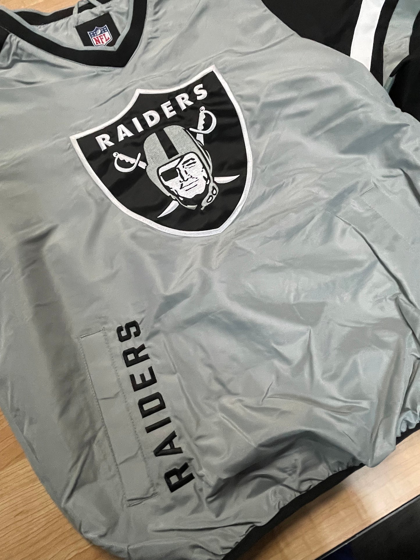 Las Vegas Raiders Windbreaker with Two Pockets GREY SIDE POCKET RAIDERS