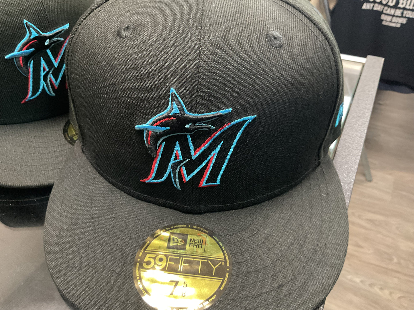 MIAMI MARLINS NEW ERA  FITTED BLACK HAT