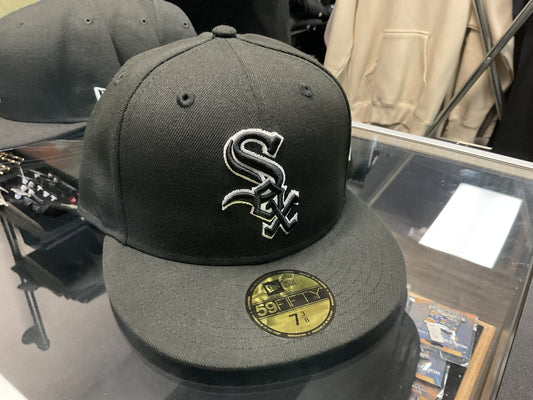 NEW ERA CHICAGO WHITE SOX BLACK FITTED HAT