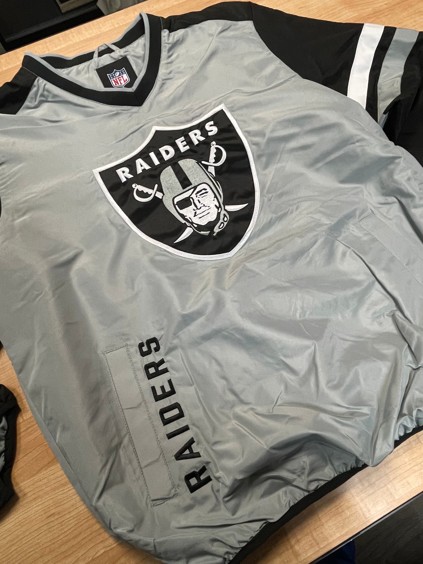 Las Vegas Raiders Windbreaker with Two Pockets GREY SIDE POCKET RAIDERS