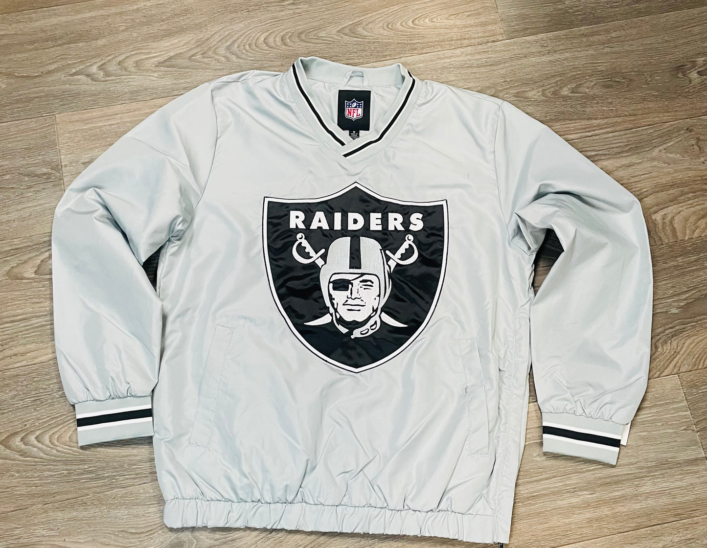 RAIDERS WINDBREAKER GREY  Front Shield