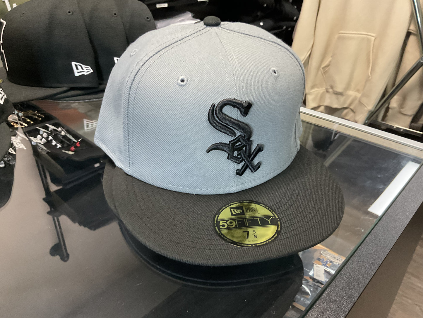 NEW ERA CHICAGO WHITE SOX BLACK/GREY FITTED HAT
